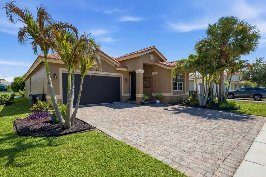 2165 SW Newport Isles Boulevard, Port St. Lucie, FL 34953 photo 2