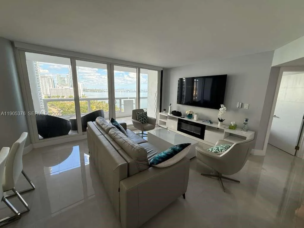 1717 N Bayshore Dr # A-1840, Miami, FL 33132