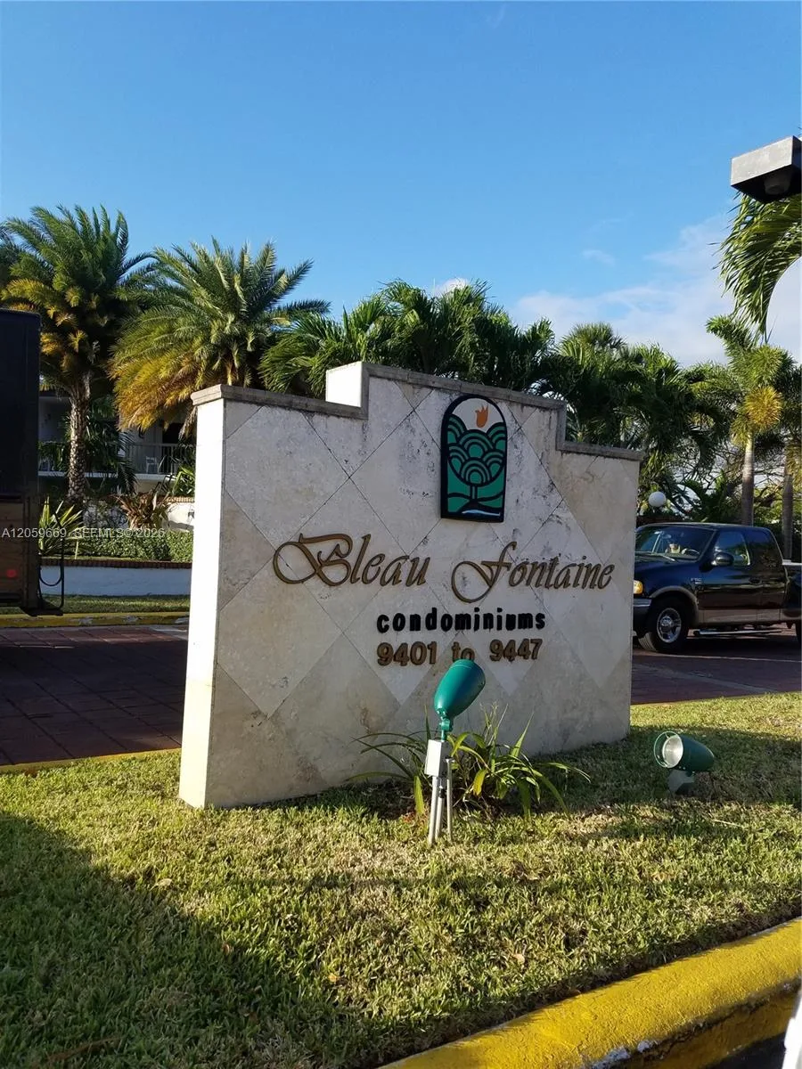 9447 Fontainebleau Blvd # 113, Miami, FL 33172