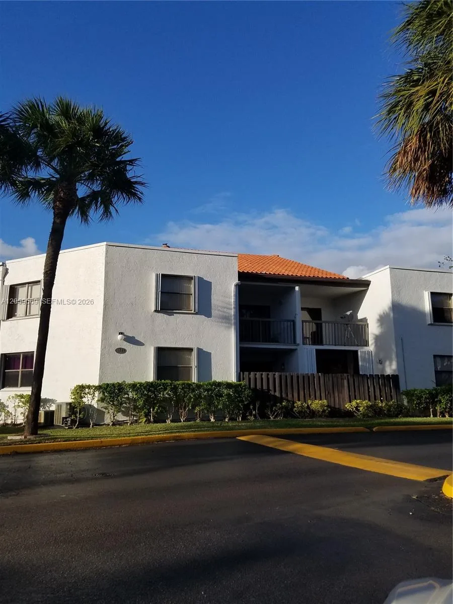 9447 Fontainebleau Blvd # 113, Miami, FL 33172 photo 2