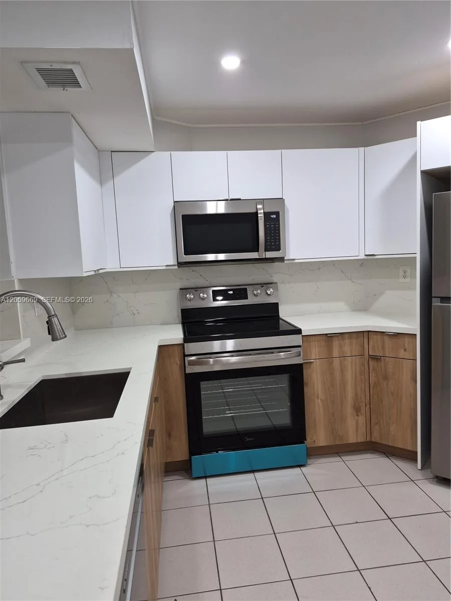9447 Fontainebleau Blvd # 113, Miami, FL 33172 photo 3