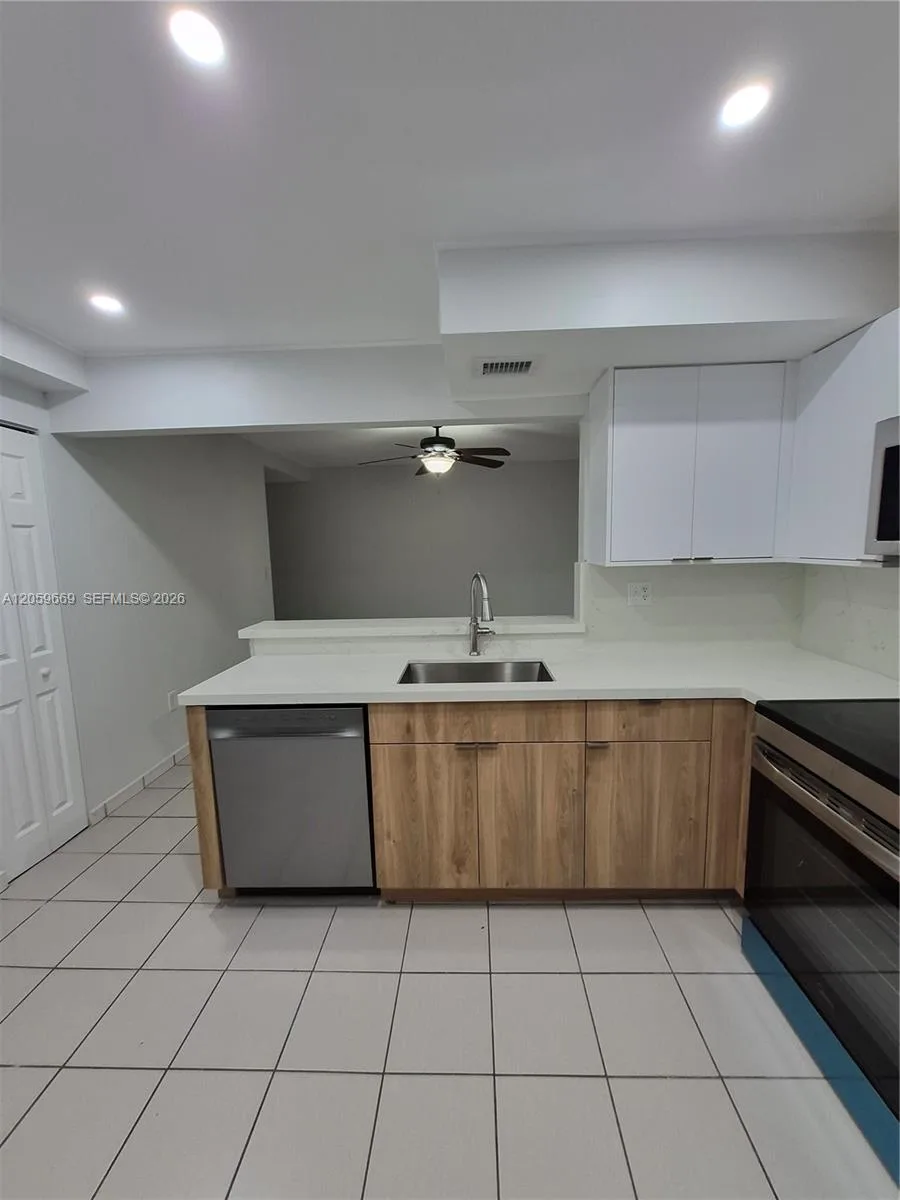 9447 Fontainebleau Blvd # 113, Miami, FL 33172 photo 4