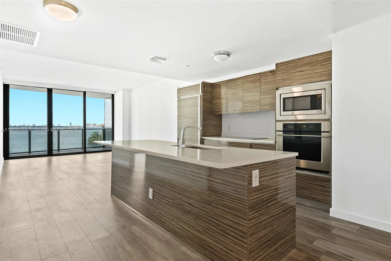 460 NE 28th St # 505, Miami, FL 33137 photo 2
