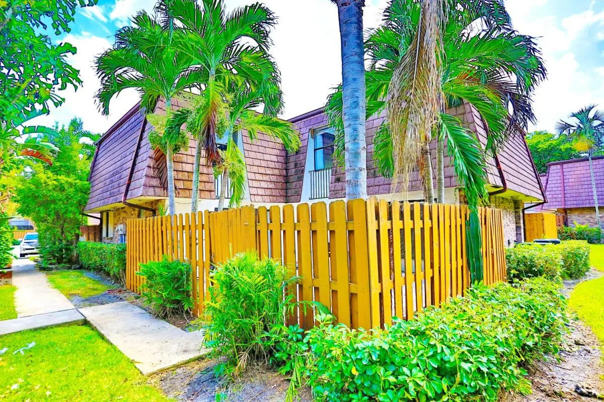 7531 Courtyard Run E, Boca Raton, FL 33433