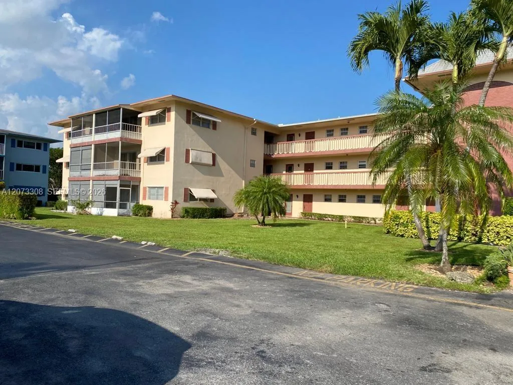 1001 Hillcrest Ct # 215, Hollywood, FL 33021 photo 4