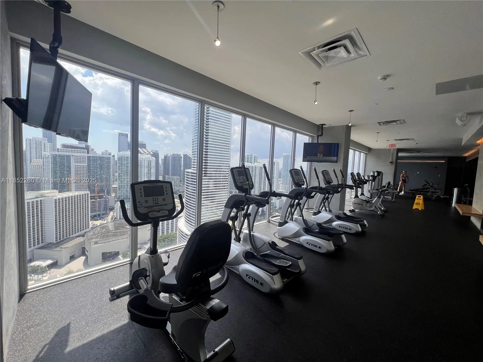 151 SE 1st St # 2907, Miami, FL 33131 photo 11