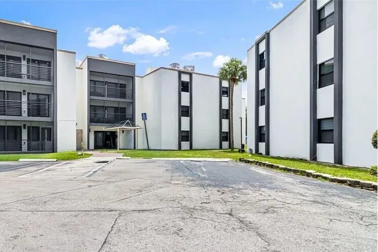 4040 N Hills Drive # 31, Hollywood, FL 33021