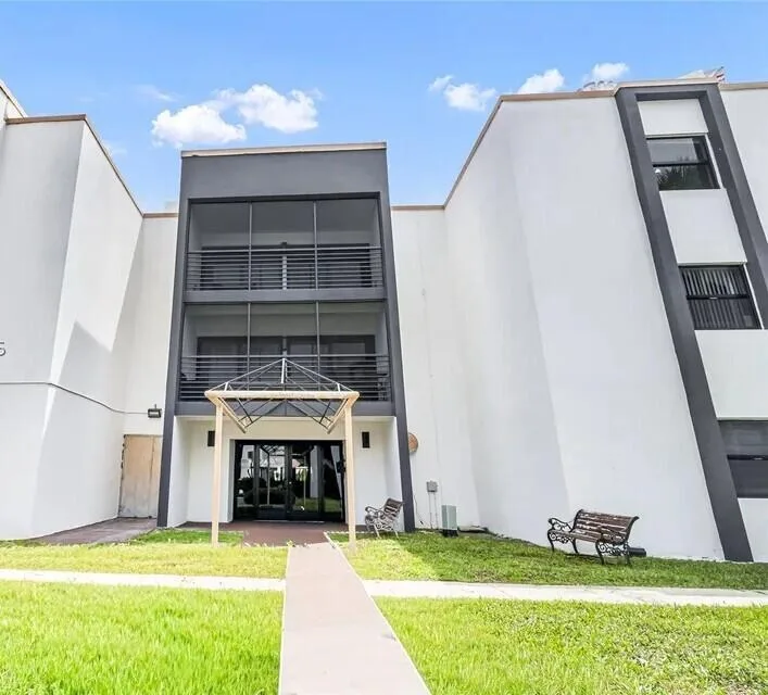 4040 N Hills Drive # 31, Hollywood, FL 33021 photo 2