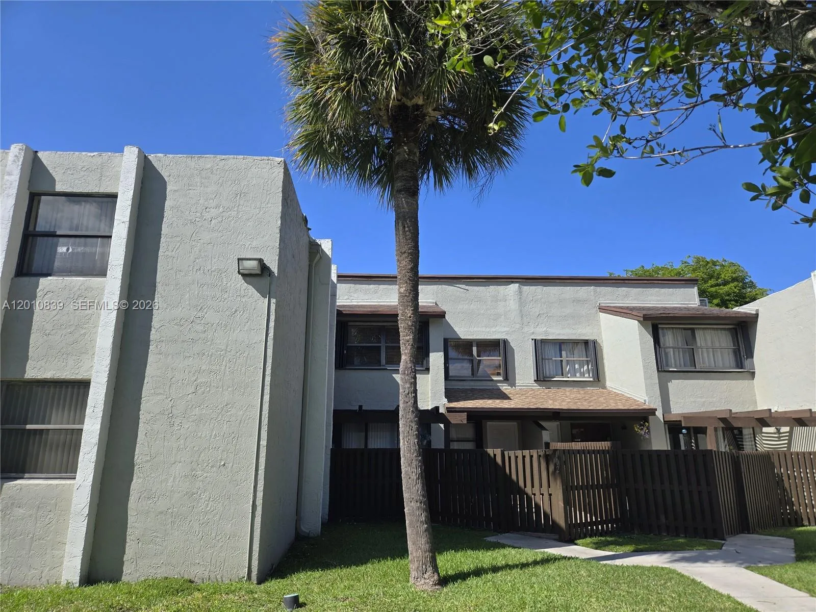 10020 NW 9th St Cir # 102, Miami, FL 33172