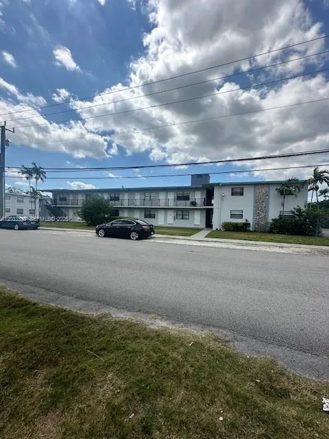 6780 SW 44th St # 2, Miami, FL 33155