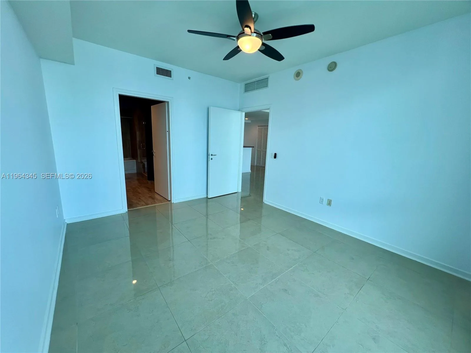 300 S Biscayne Blvd # 3614, Miami, FL 33131 photo 10