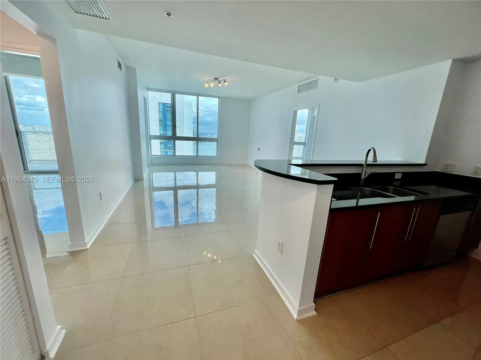 300 S Biscayne Blvd # 3614, Miami, FL 33131 photo 2