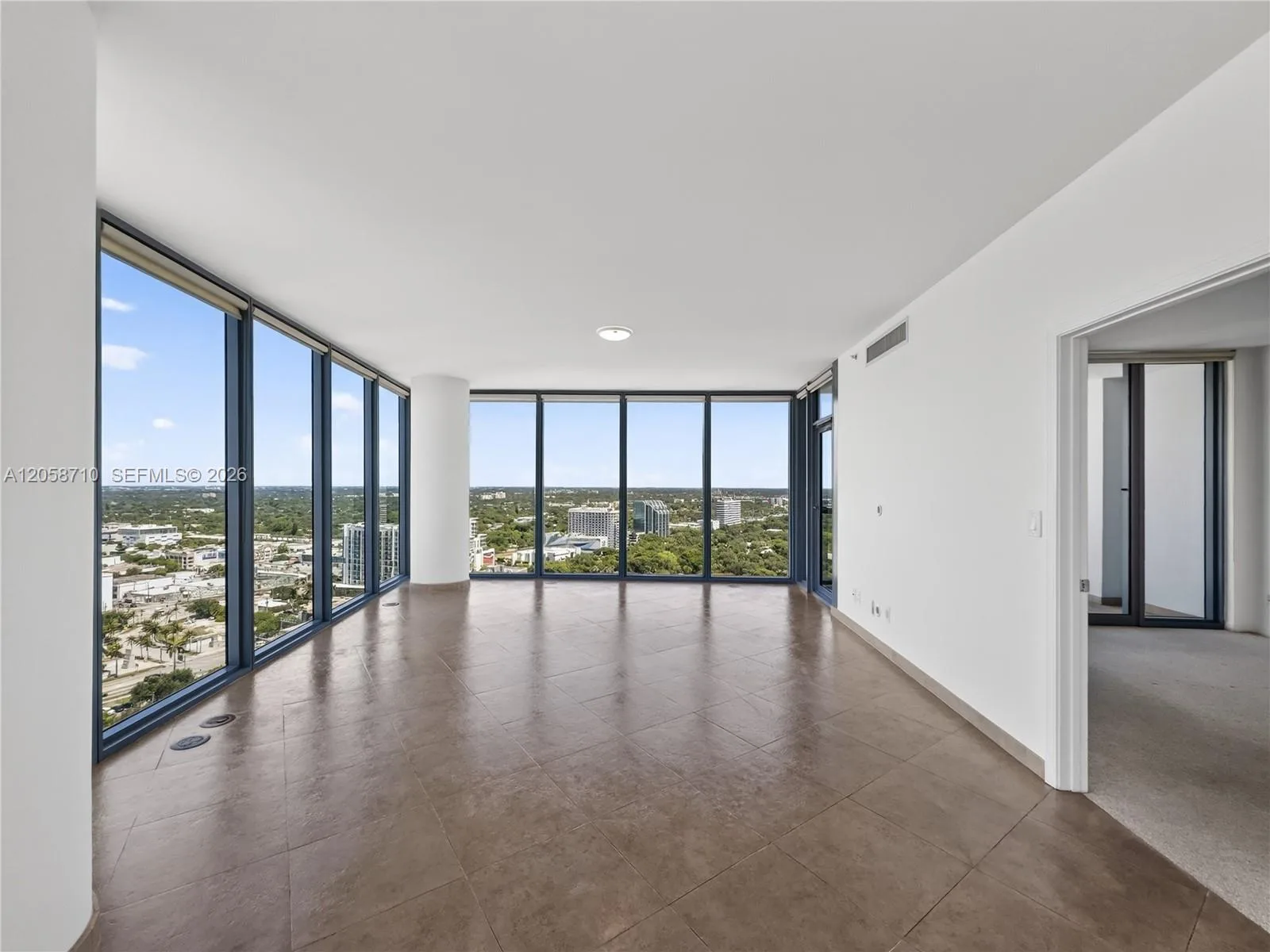601 NE 36th St # 2401, Miami, FL 33137 photo 2