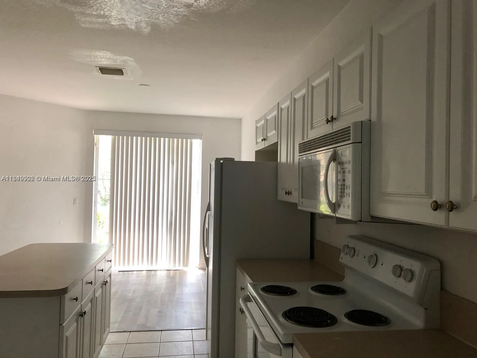 1911 Hibiscus Ln, Riviera Beach, FL 33404 photo 2
