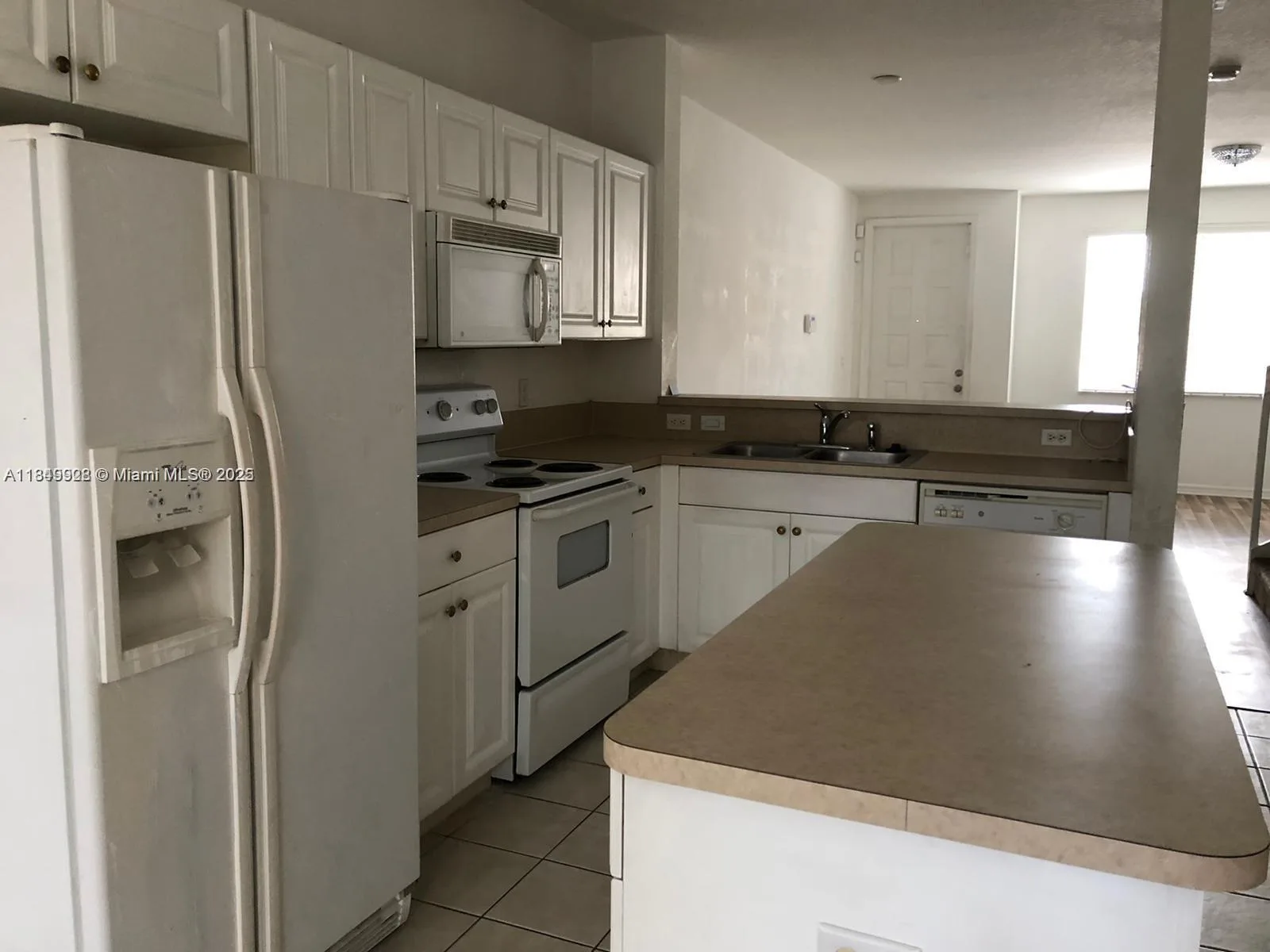 1911 Hibiscus Ln, Riviera Beach, FL 33404 photo 3
