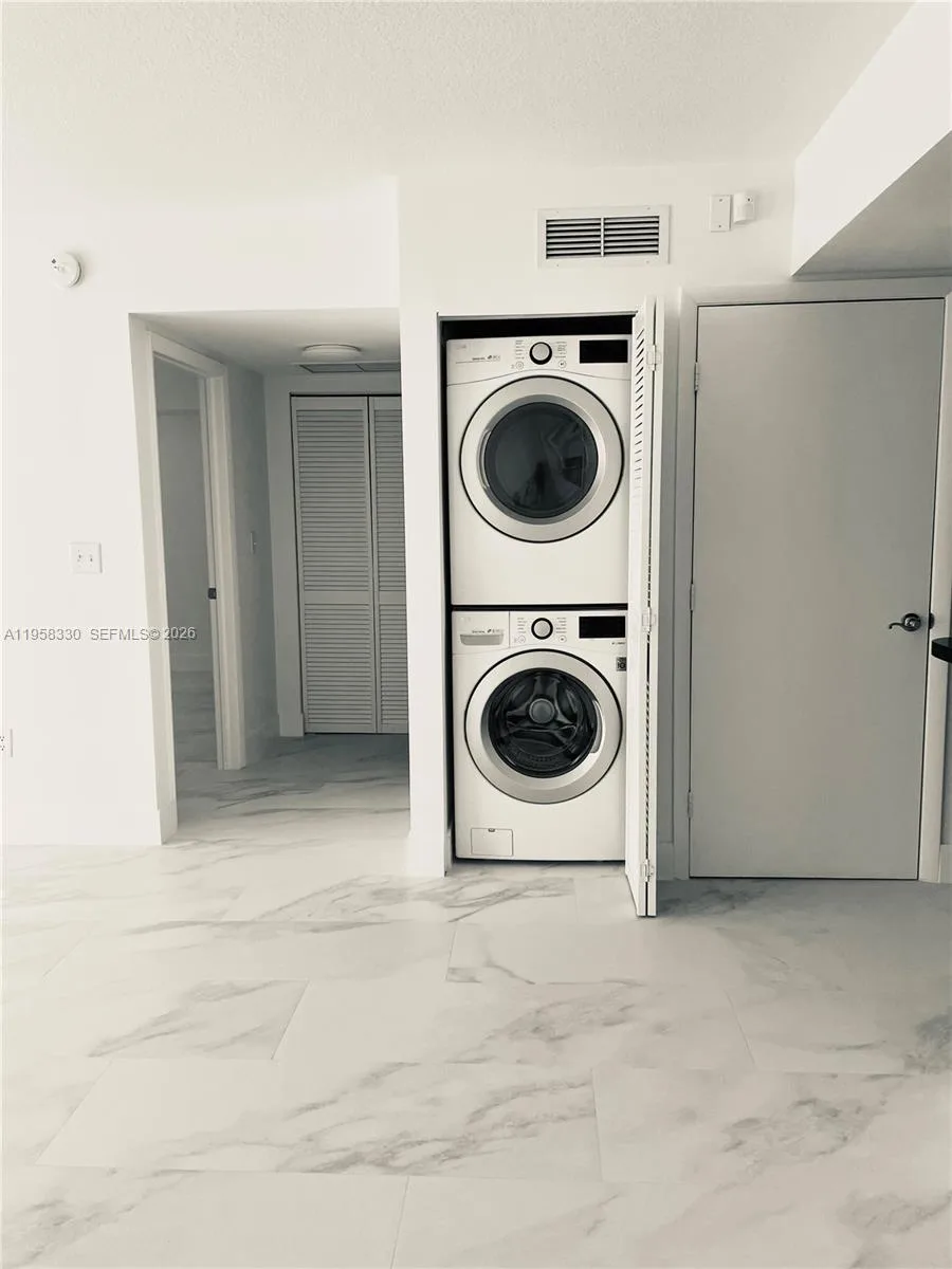 31 SE 5th St # 507, Miami, FL 33131 photo 10