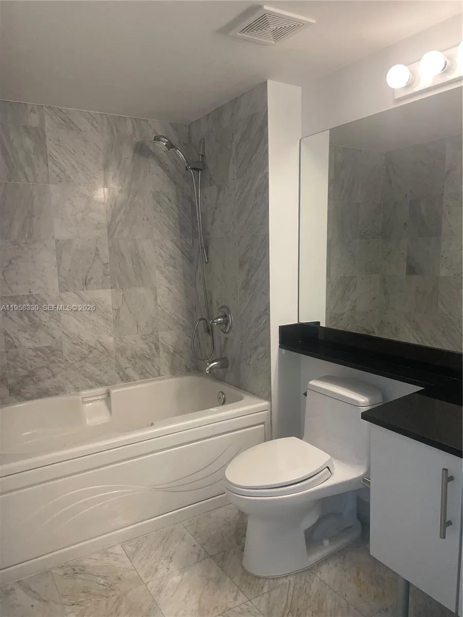 31 SE 5th St # 507, Miami, FL 33131 photo 12