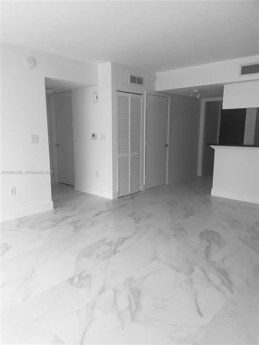 31 SE 5th St # 507, Miami, FL 33131 photo 9