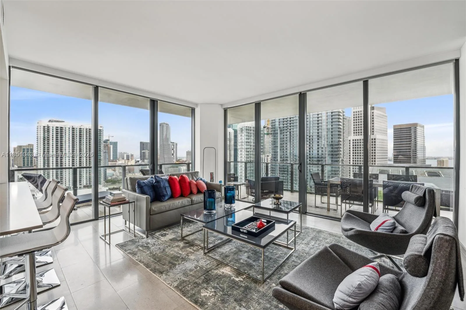 88 SW 7th St # 2111, Miami, FL 33130 photo 2
