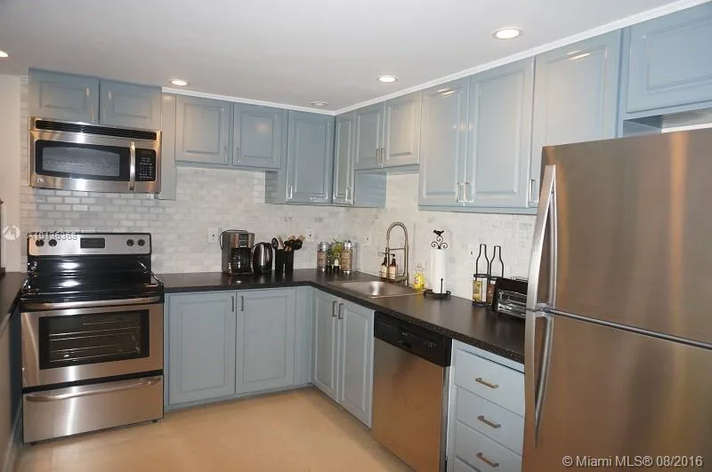 19370 COLLINS AV SEASONAL # 923, Sunny Isles Beach, FL 33160 photo 2