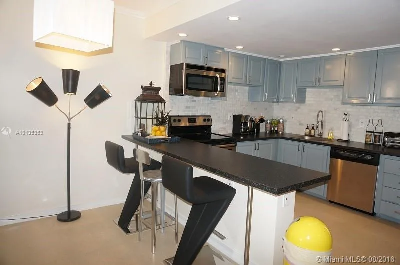 19370 COLLINS AV SEASONAL # 923, Sunny Isles Beach, FL 33160 photo 3