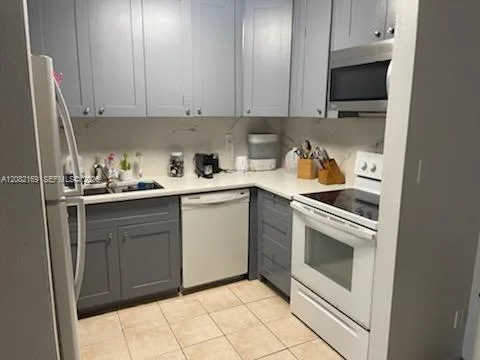 2671 Riverside Dr # 7, Coral Springs, FL 33065