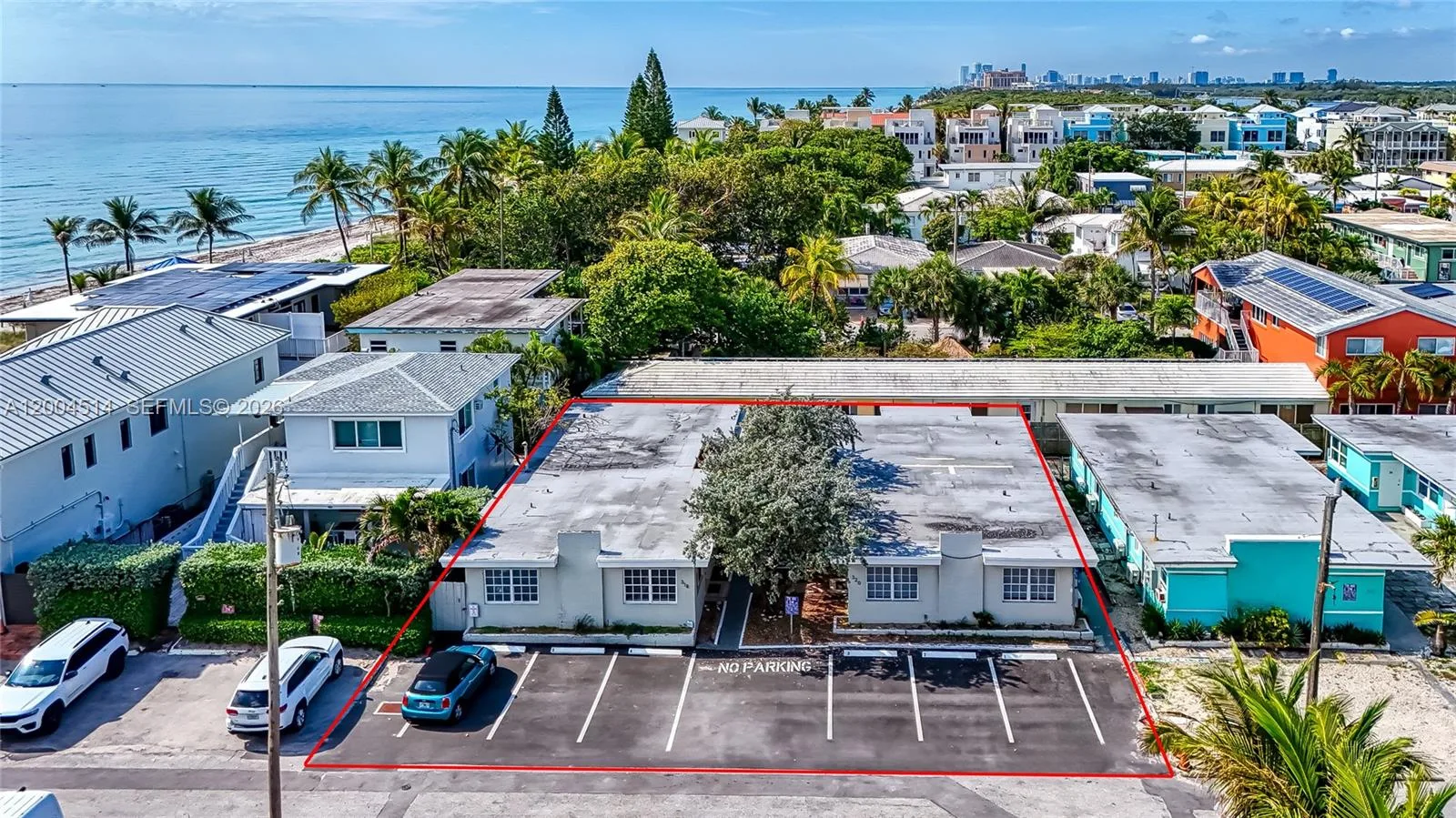 318 Walnut St, Hollywood, FL 33019 photo 2