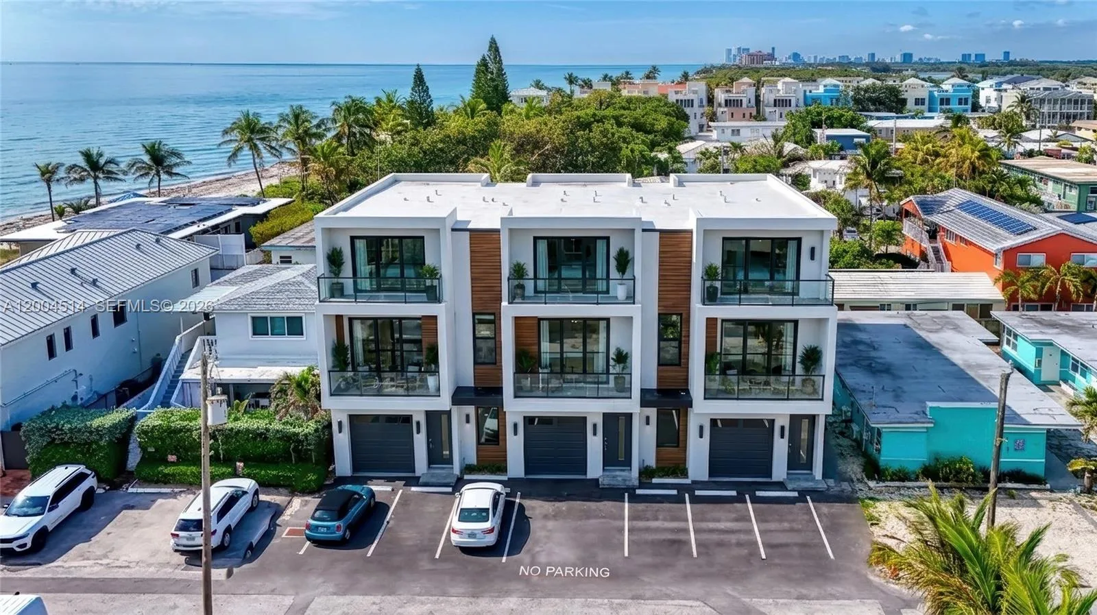 318 Walnut St, Hollywood, FL 33019 photo 3