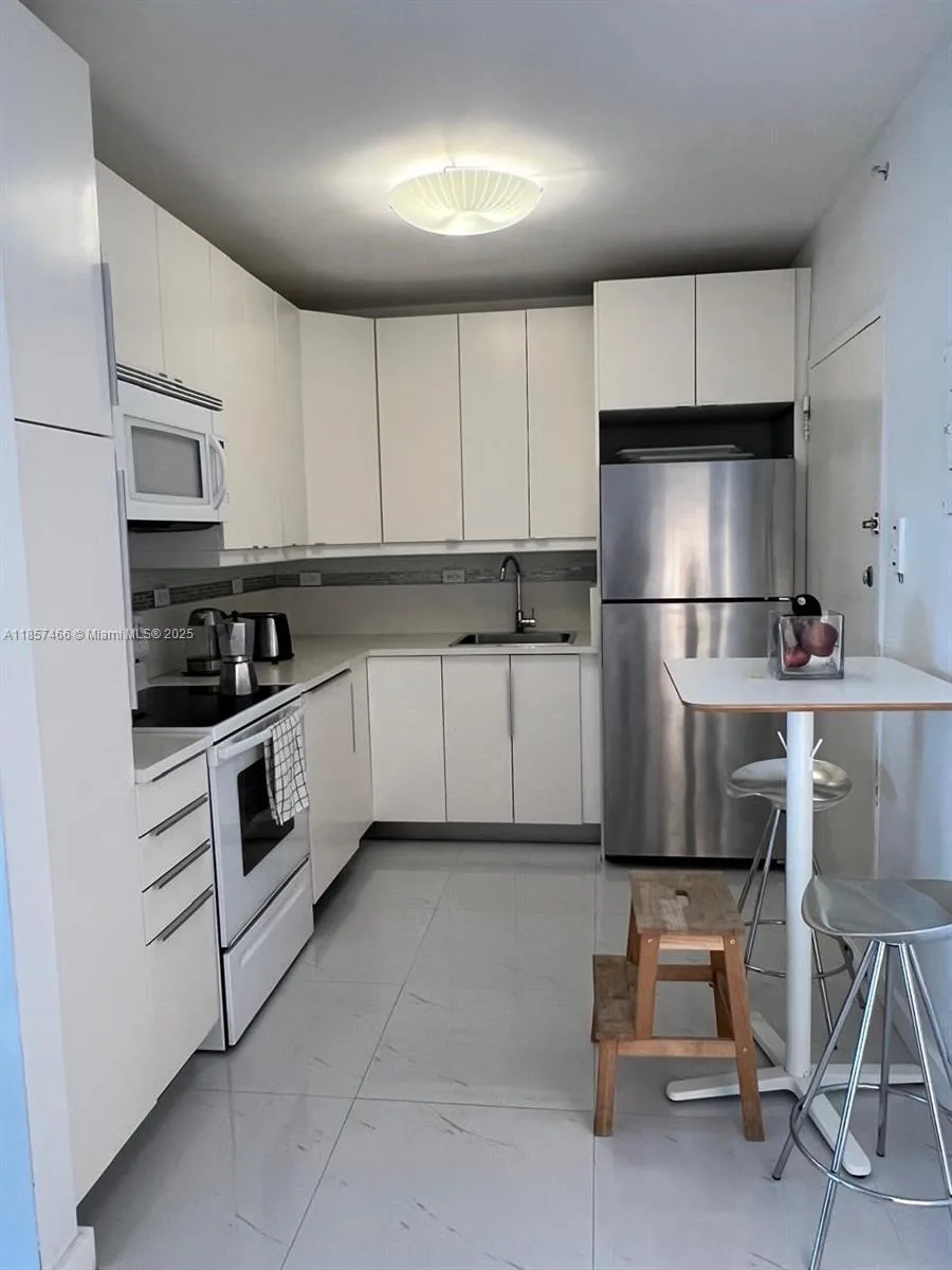 5601 Collins Ave # 1115, Miami Beach, FL 33140 photo 5