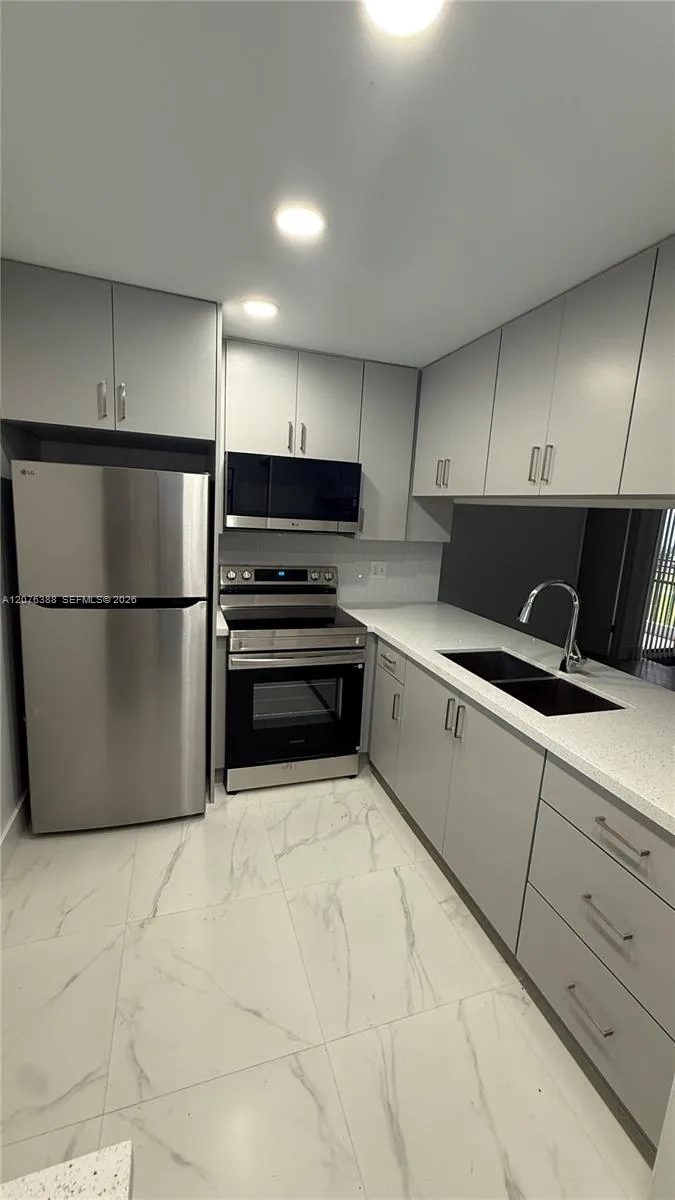 2750 W 63rd Pl # 12-24, Hialeah, FL 33016