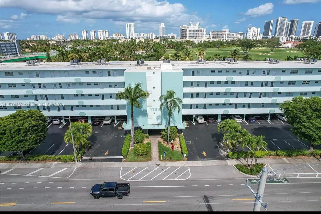 700 NE 14th Avenue # 404, Hallandale Beach, FL 33009