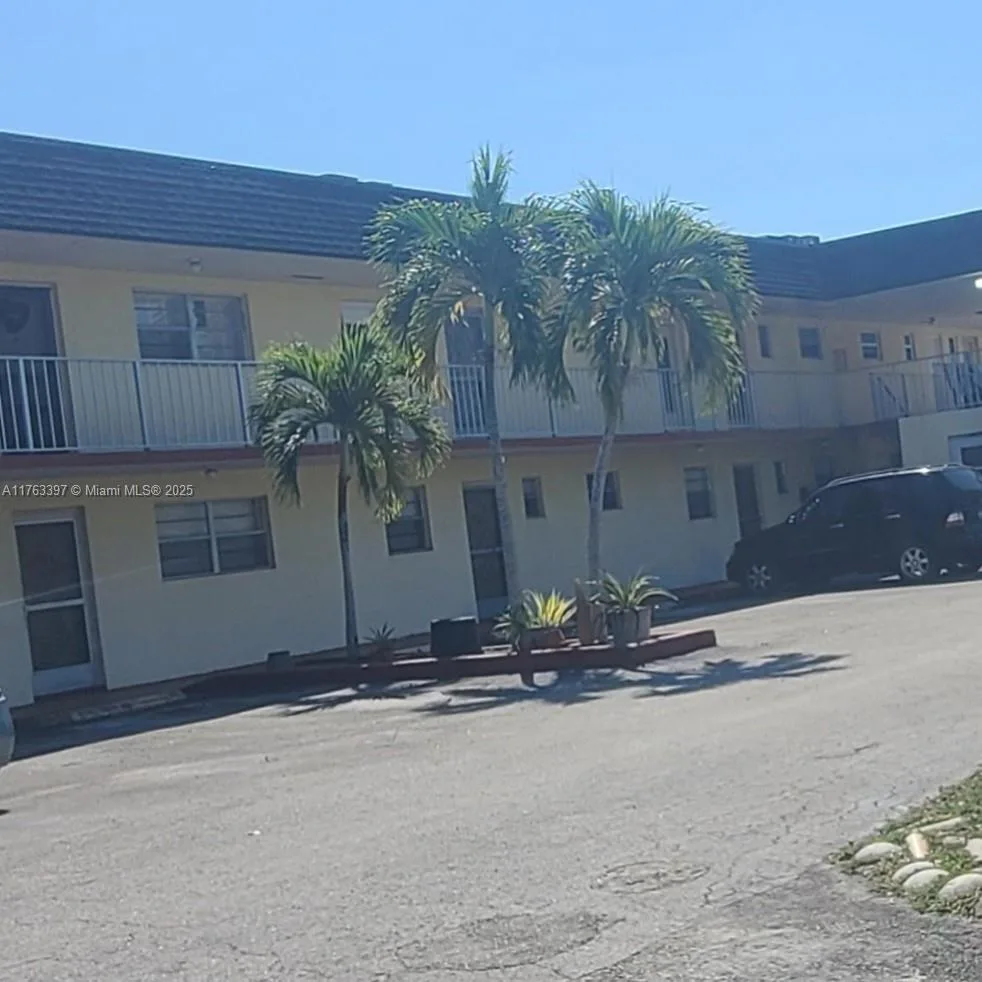 19305 NE 2 AVE # 2323, Miami, FL 33179