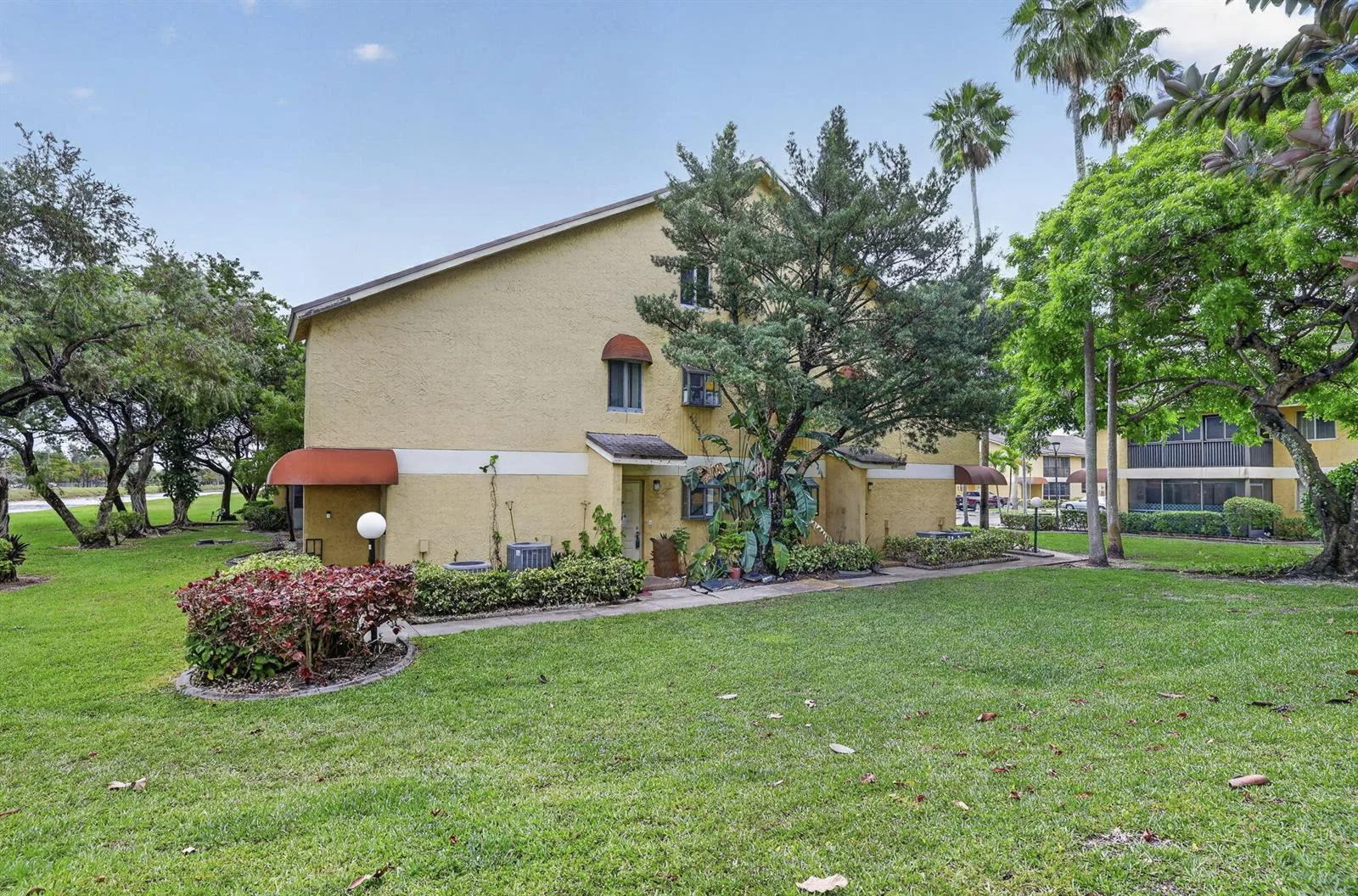 3041 N Oakland Forest Drive # 103, Oakland Park, FL 33309