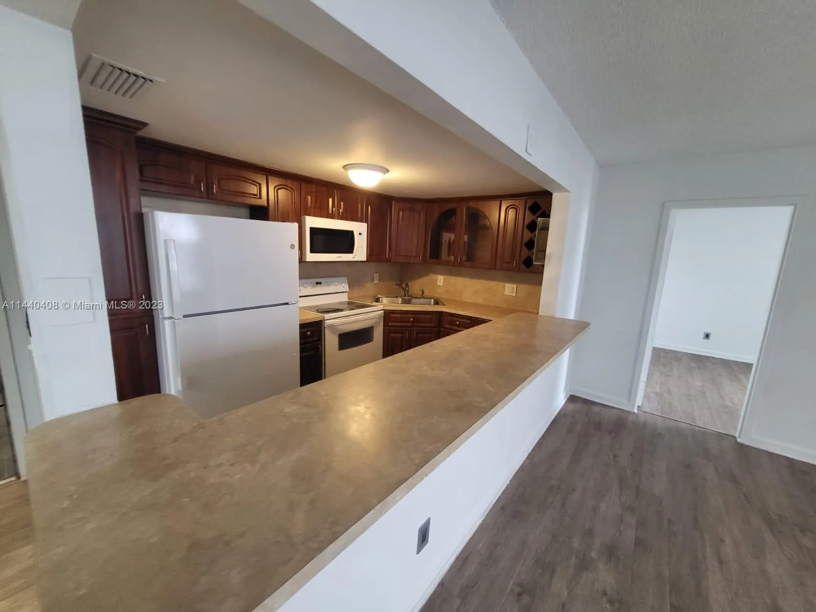 13499 Biscayne Blvd # 1408, North Miami, FL 33181 photo 5