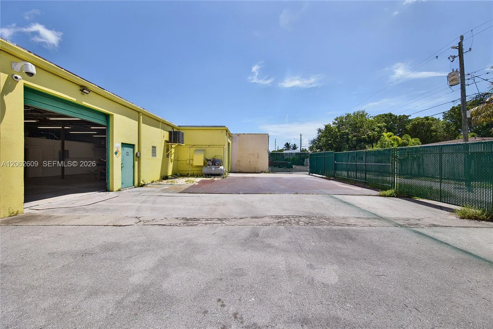 950 NE 40th Ct, Oakland Park, FL 33334 photo 3