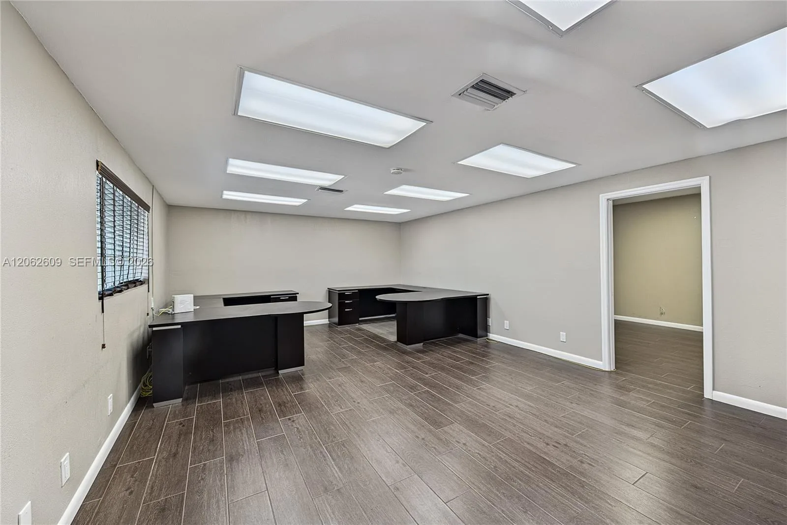 950 NE 40th Ct, Oakland Park, FL 33334 photo 4