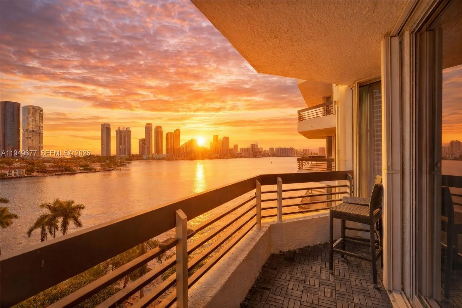 Mystic Pointe Tower 100 photo 4