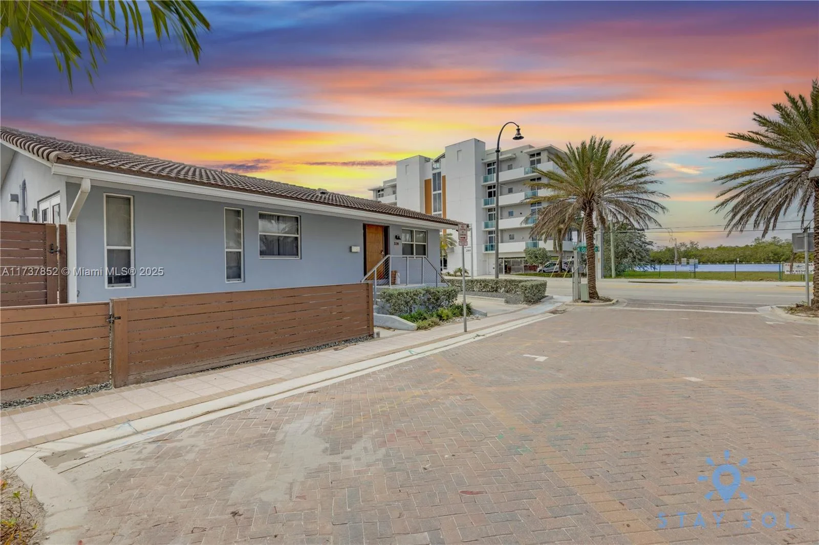 328 Missouri St, Hollywood, FL 33019 photo 3