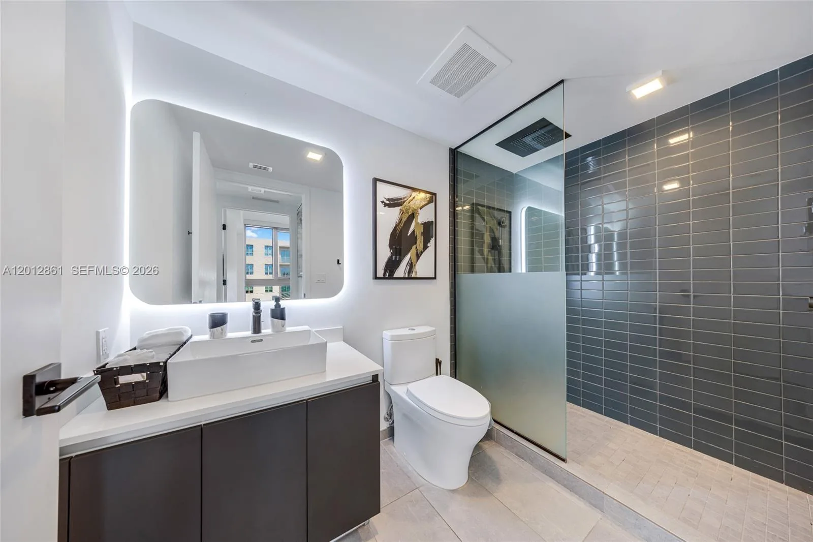 227 NE 2nd St # 1909, Miami, FL 33132 photo 5