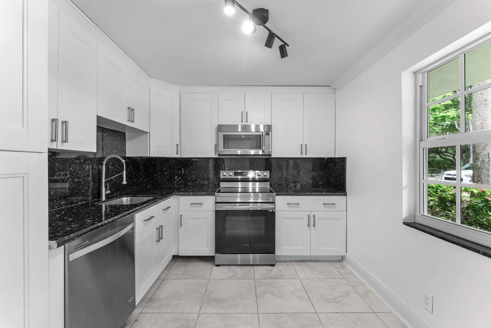 4240 OAKS Terrace # 103, Pompano Beach, FL 33069 photo 9