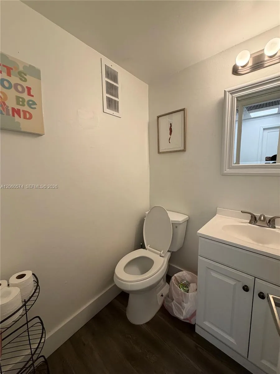 17800 W Dixie Hwy # C1, North Miami Beach, FL 33160 photo 3