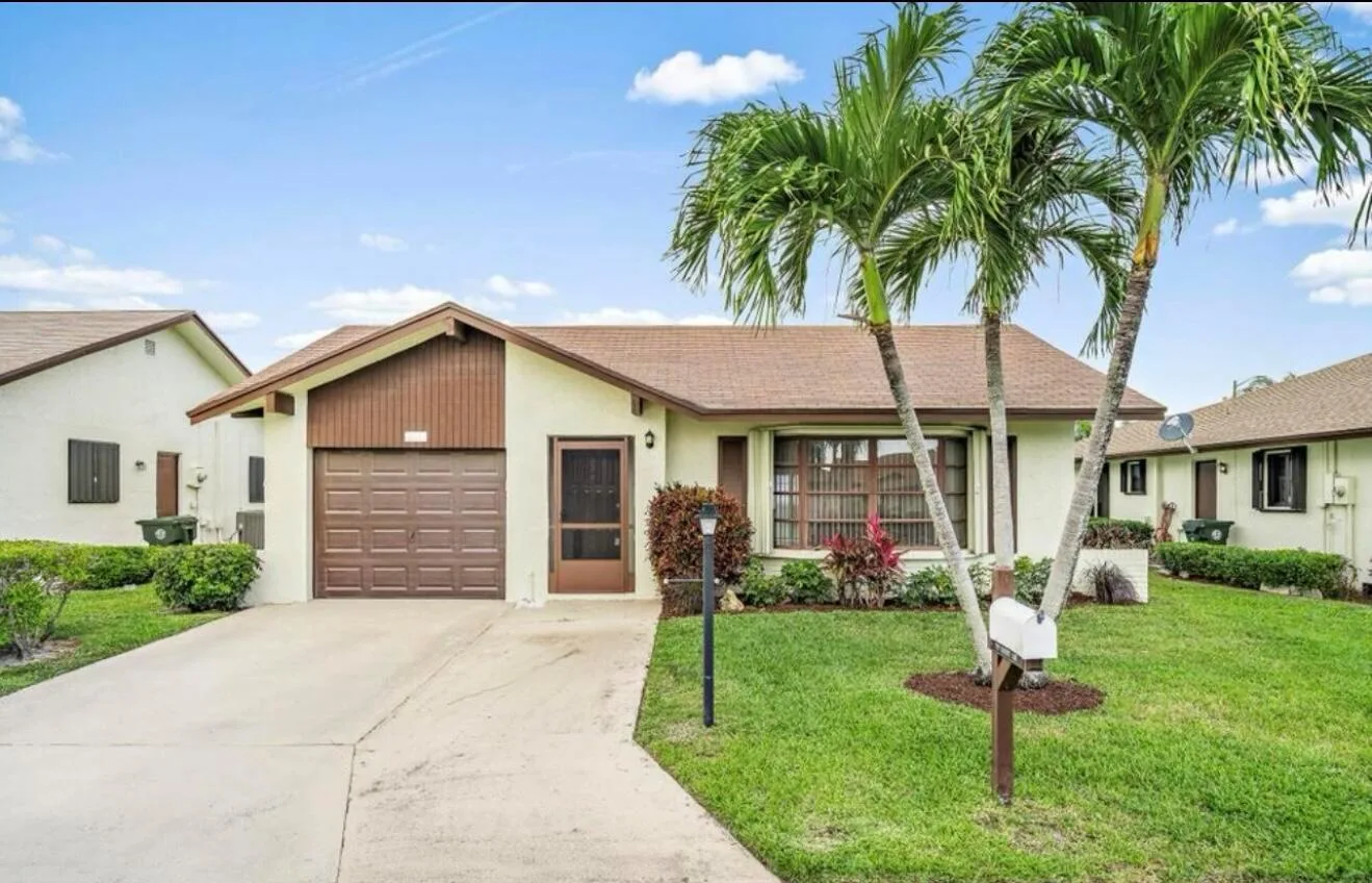 6089 Glentree Lane, FL 33463