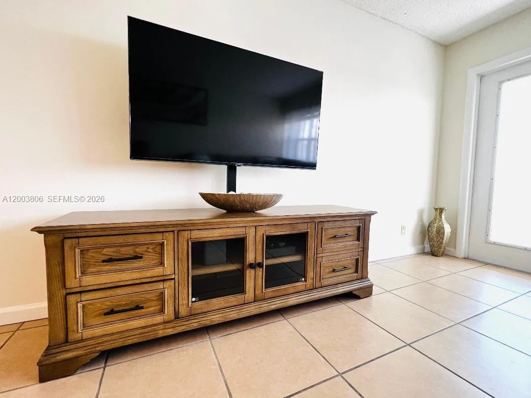 401 Golden Isles Dr # 1011, Hallandale Beach, FL 33009 photo 8