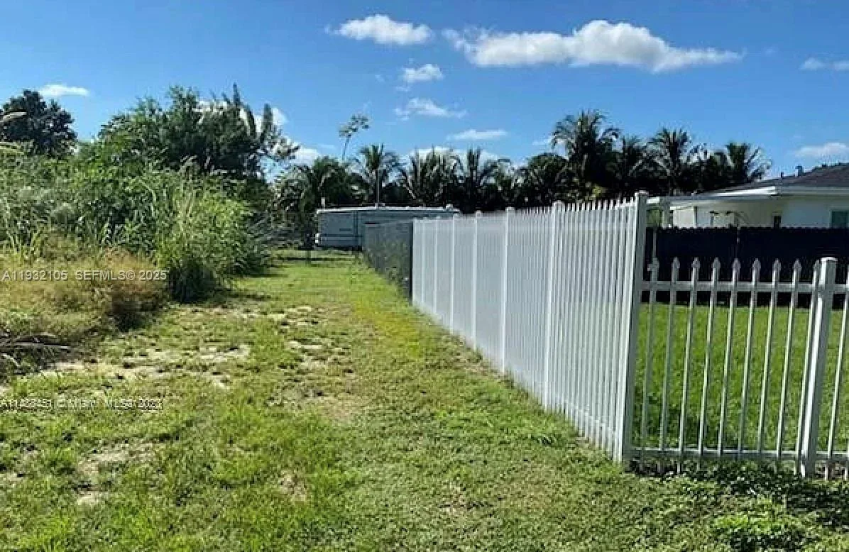 xxxx Bailes, Miami, FL 33170-0000