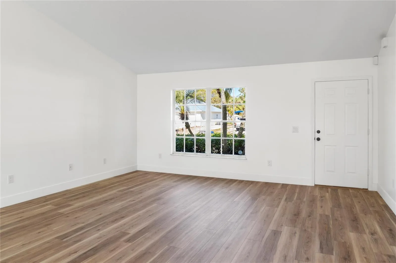 1055 18th Street, Vero Beach, FL 32962 photo 3