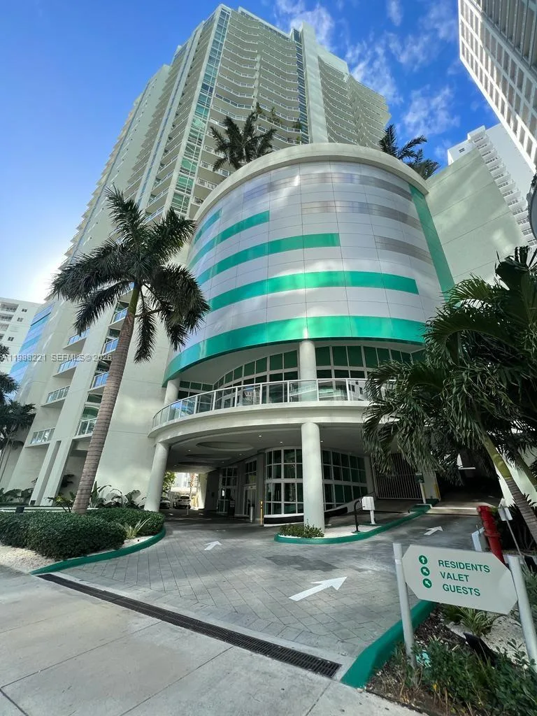 218 SE 14th St # 1404, Miami, FL 33131