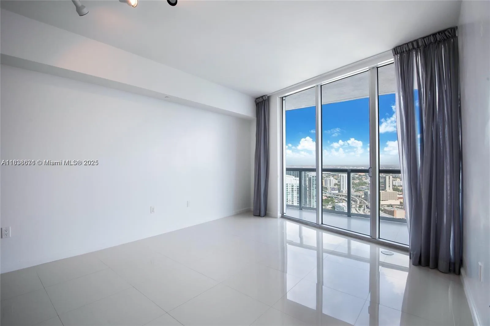 465 Brickell Ave # 4904, Miami, FL 33131 photo 4