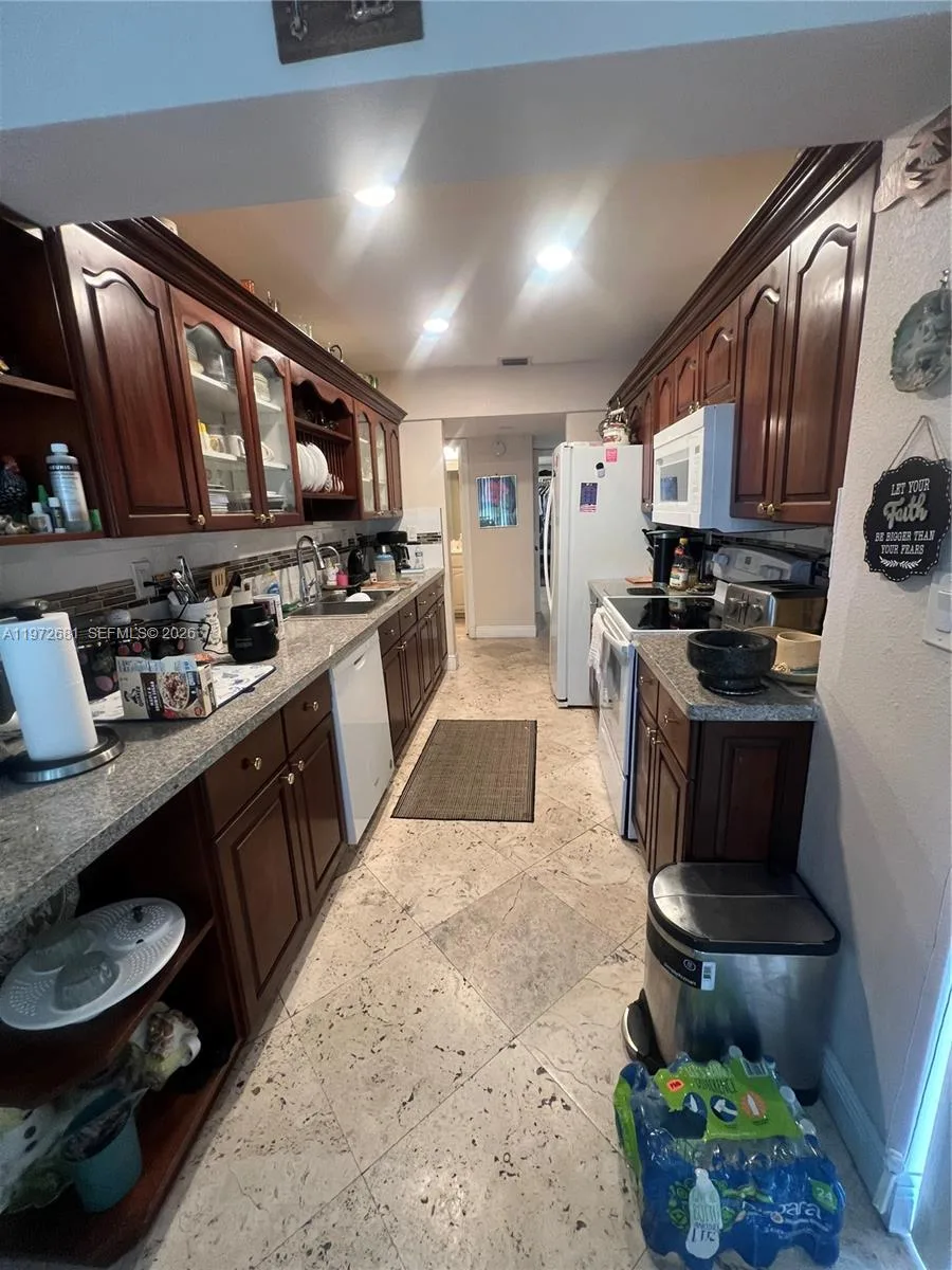 5724 S Bayberry Ln, Tamarac, FL 33319 photo 10