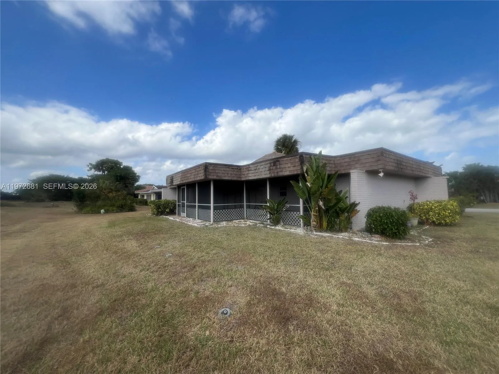 5724 S Bayberry Ln, Tamarac, FL 33319 photo 2