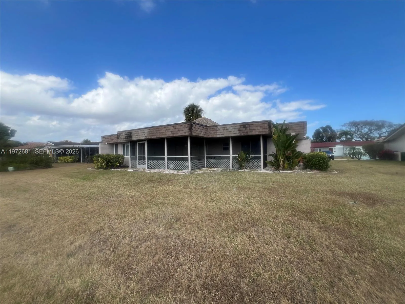 5724 S Bayberry Ln, Tamarac, FL 33319 photo 3